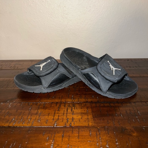 Jordan slides for kids - Picture 2 of 5